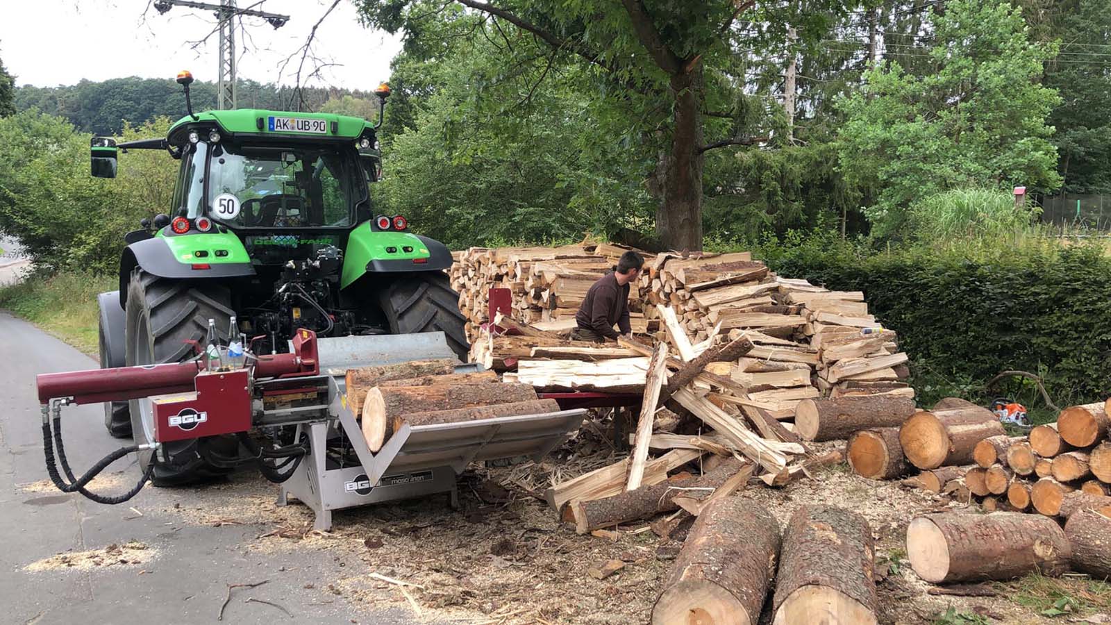 Abtransport Holz mit Deutz Fahr Schlepper