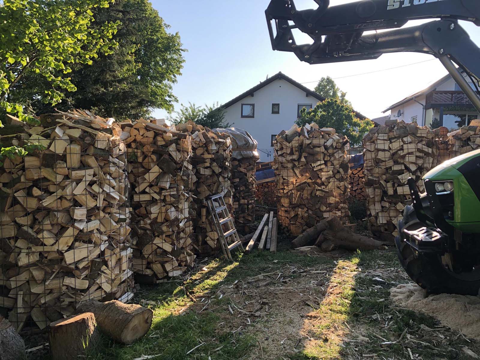 Lagerung Brennholzscheite 