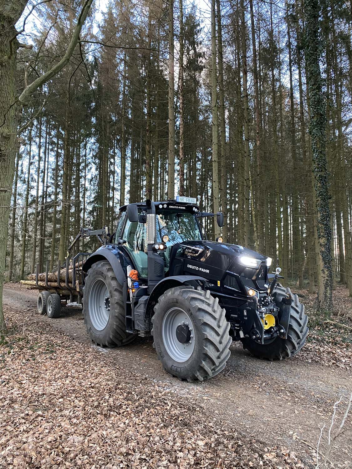 Deutz Fahr mit Anhänger